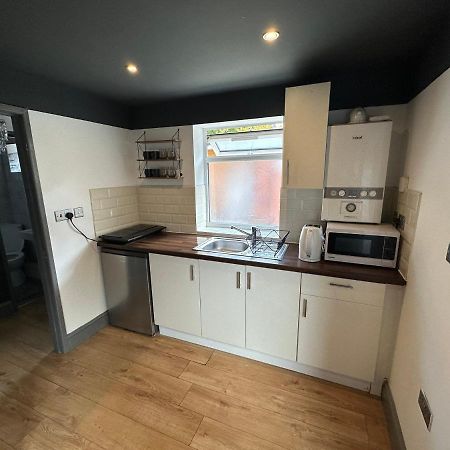 Brand New Large Studio Flat! Sutton  Eksteriør bilde