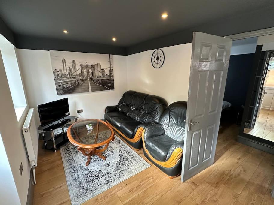 Brand New Large Studio Flat! Sutton  Eksteriør bilde