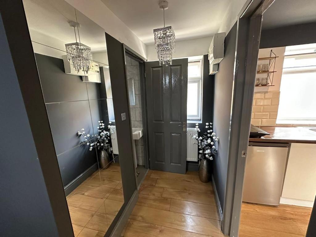 Brand New Large Studio Flat! Sutton  Eksteriør bilde